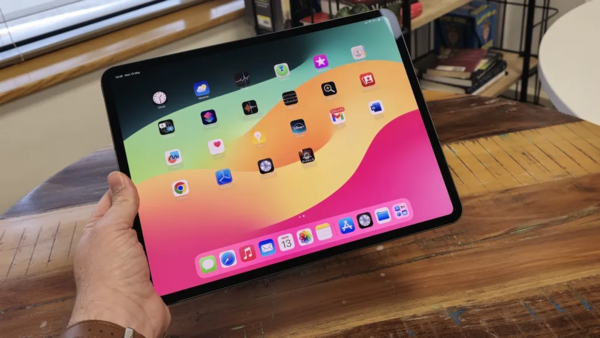 行业专家：iPad Pro屏幕技术遥遥领先Surface Pro